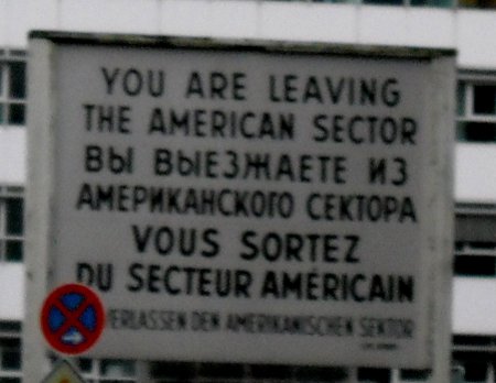 Schild mit You are leaving the American sector